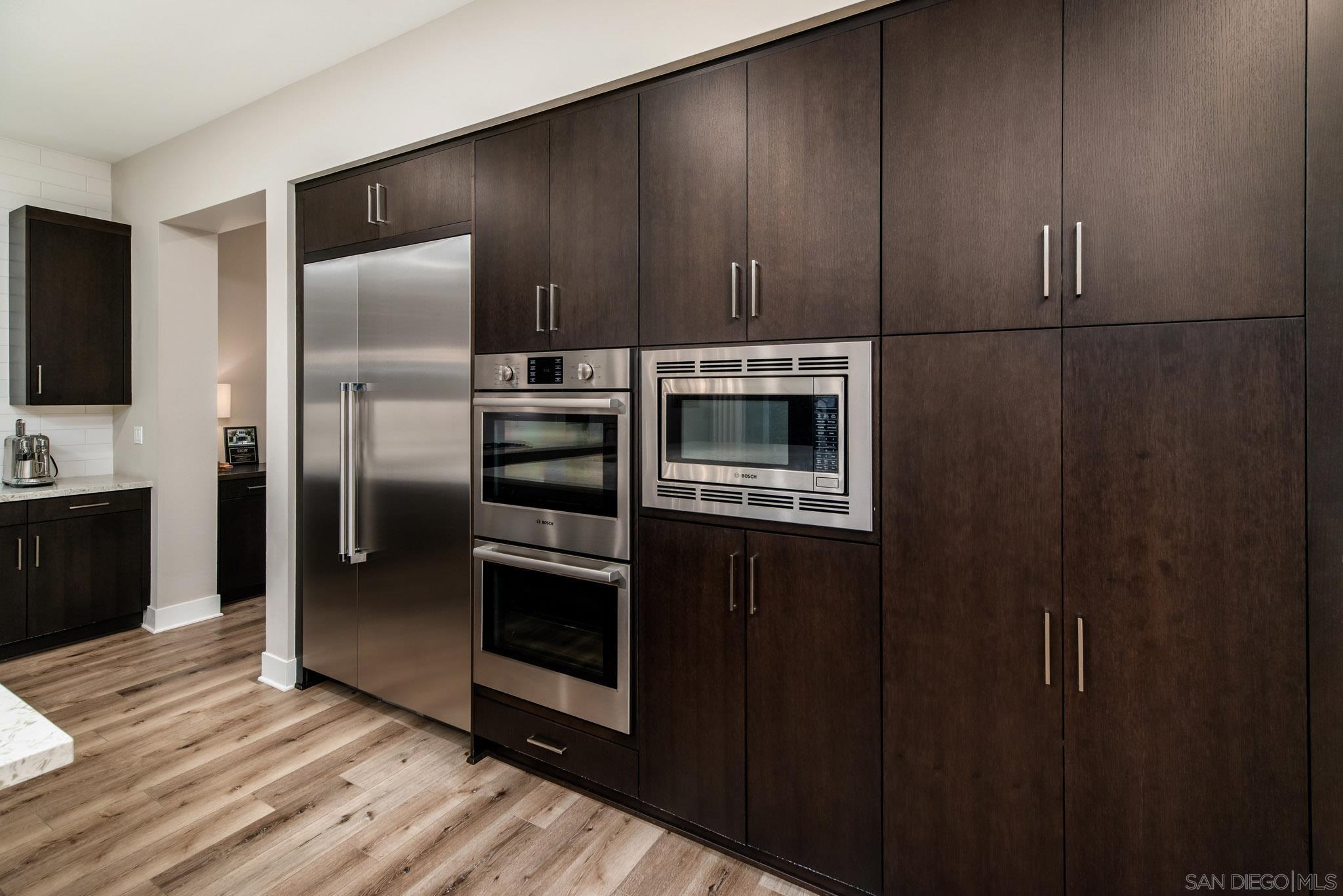 Detail Gallery Image 15 of 66 For 6203  Sunrose Crest Way, San Diego,  CA 92130 - 5 Beds | 5/1 Baths