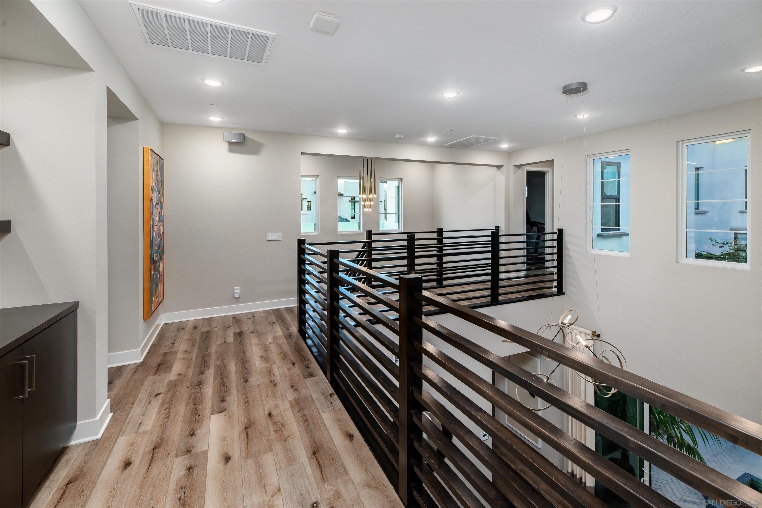 Detail Gallery Image 24 of 66 For 6203  Sunrose Crest Way, San Diego,  CA 92130 - 5 Beds | 5/1 Baths