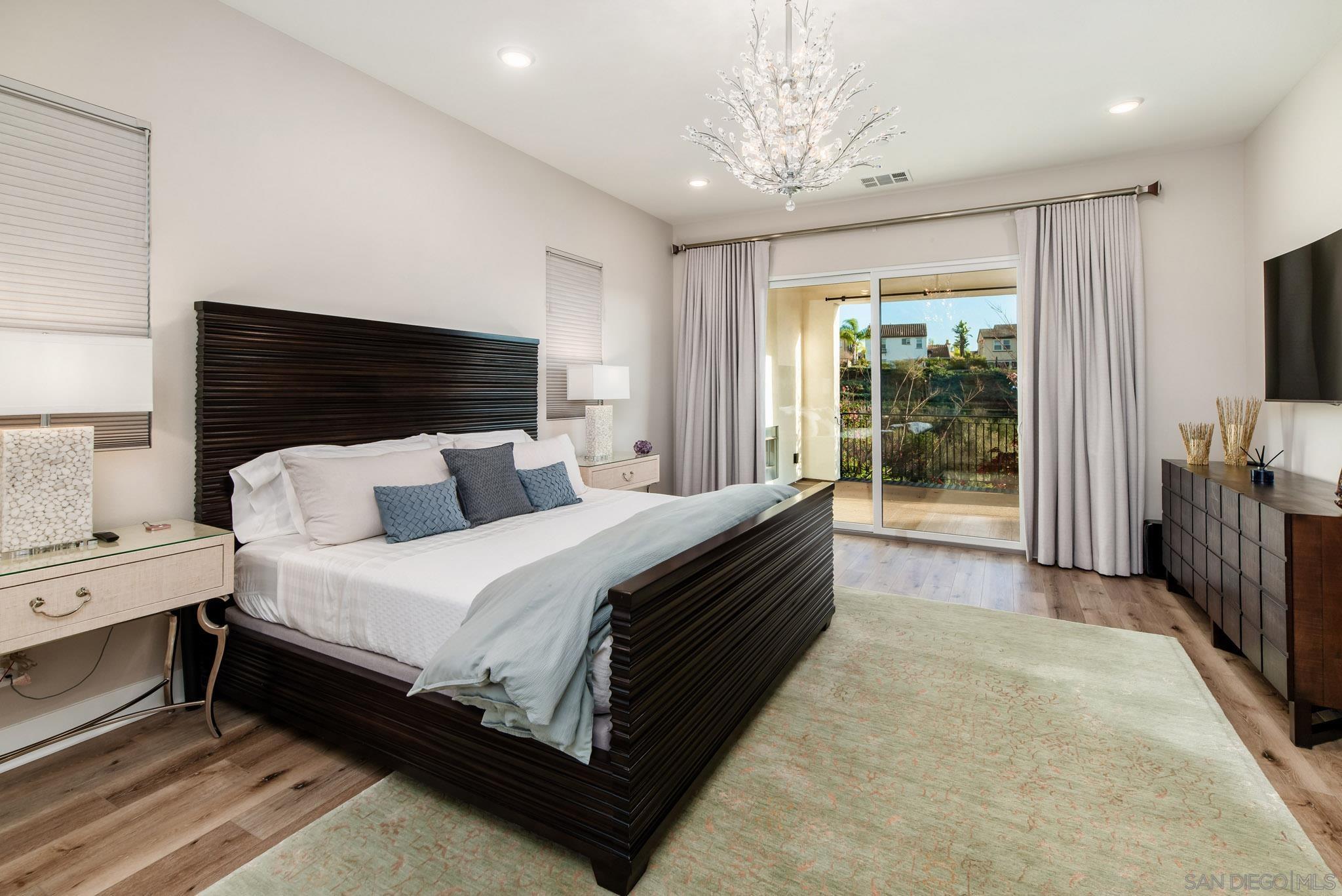 Detail Gallery Image 26 of 66 For 6203  Sunrose Crest Way, San Diego,  CA 92130 - 5 Beds | 5/1 Baths