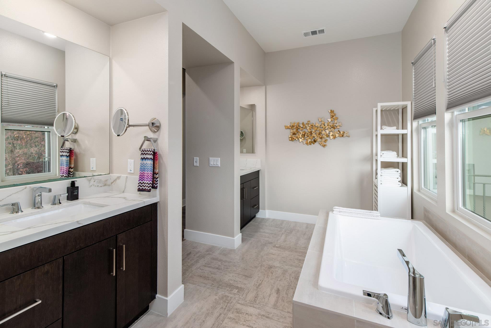 Detail Gallery Image 31 of 66 For 6203  Sunrose Crest Way, San Diego,  CA 92130 - 5 Beds | 5/1 Baths