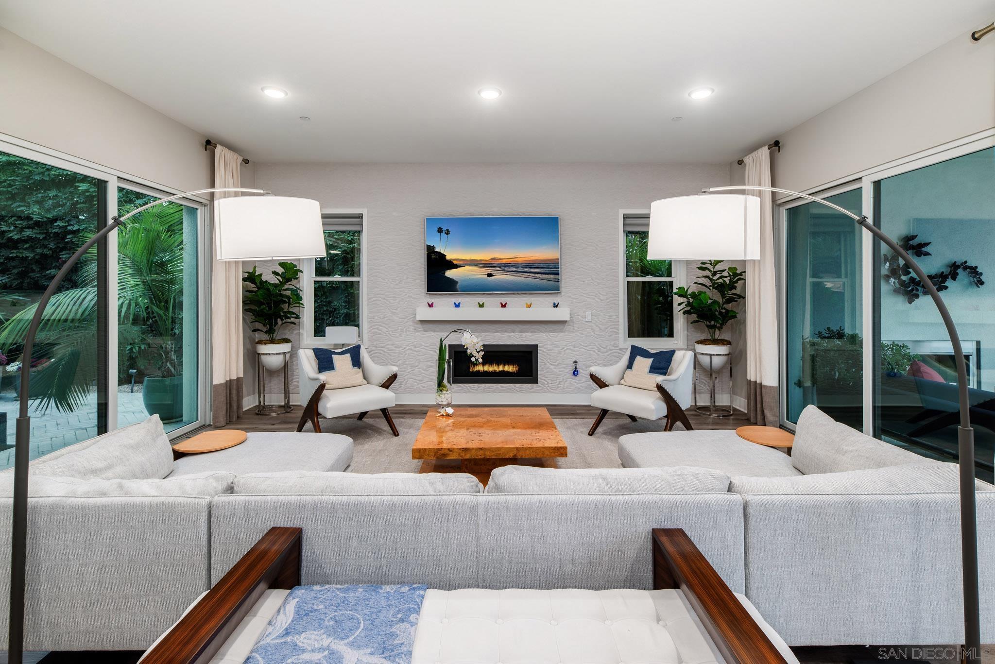 Detail Gallery Image 5 of 66 For 6203  Sunrose Crest Way, San Diego,  CA 92130 - 5 Beds | 5/1 Baths