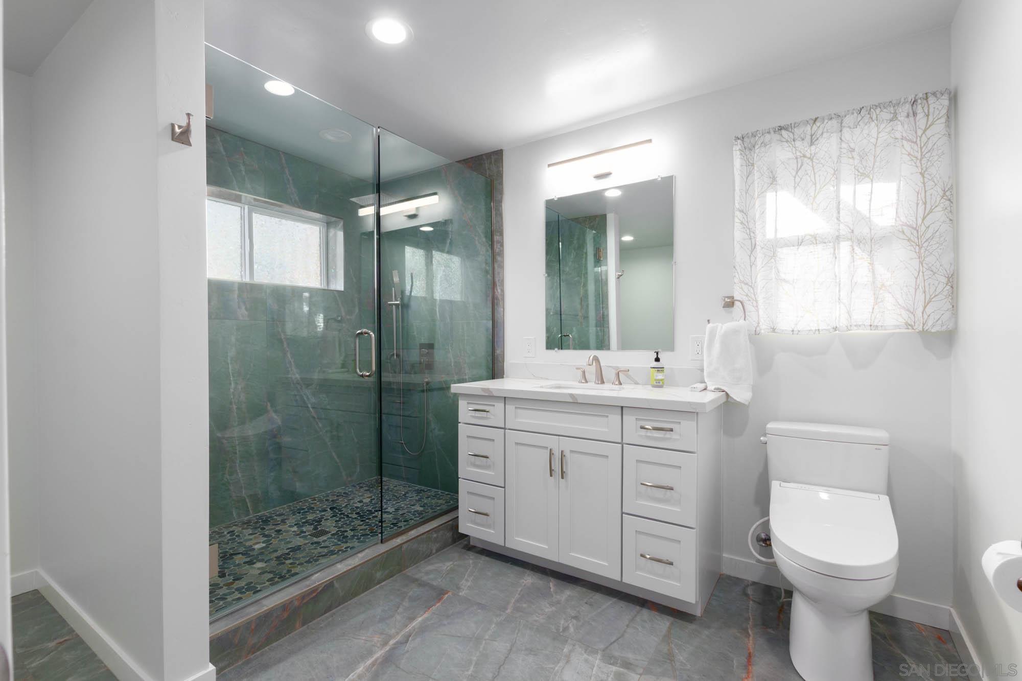 Detail Gallery Image 11 of 50 For 1718-1720  Westinghouse St, San Diego,  CA 92111 - 3 Beds | 3 Baths