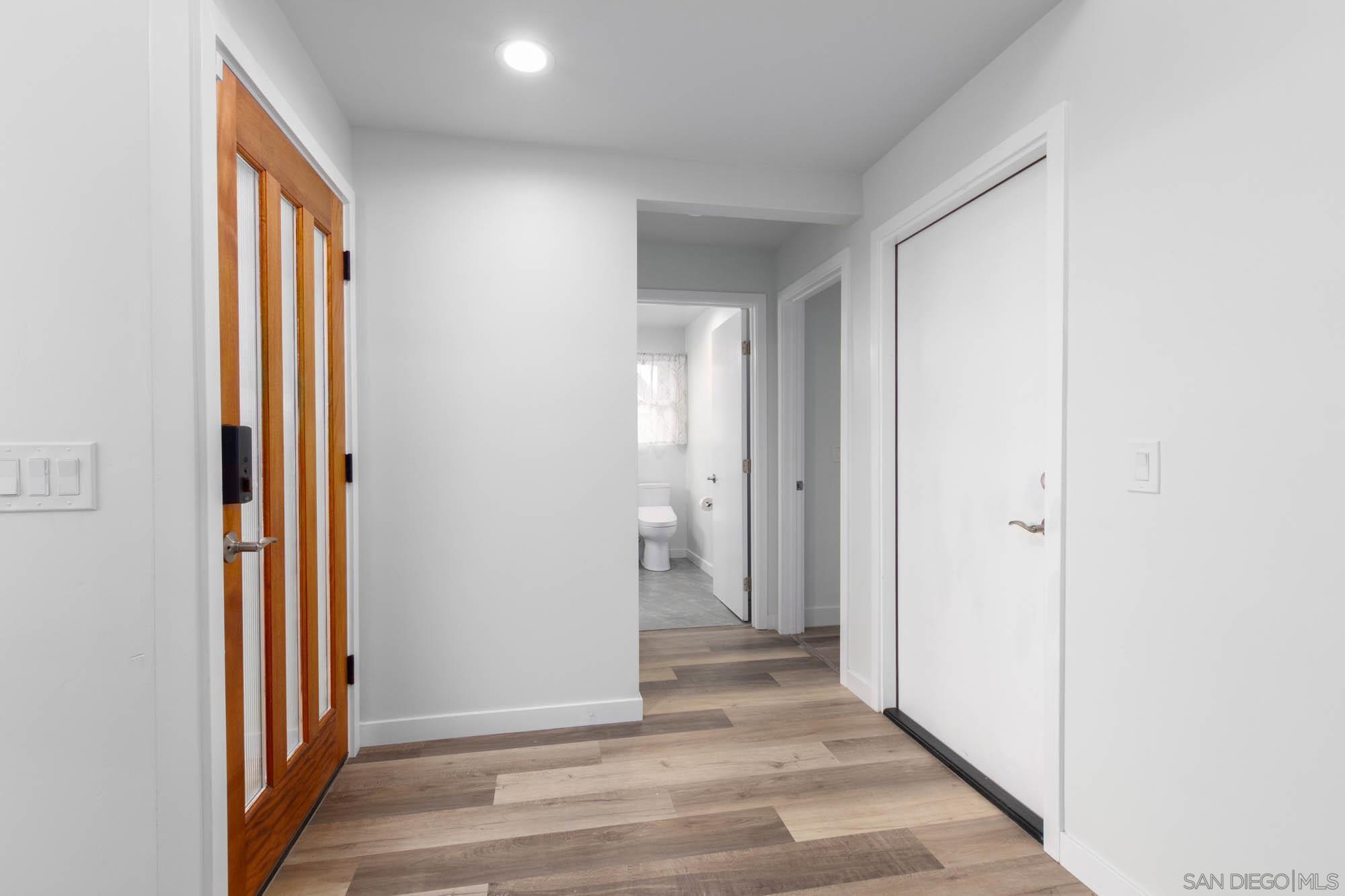 Detail Gallery Image 14 of 50 For 1718-1720  Westinghouse St, San Diego,  CA 92111 - 3 Beds | 3 Baths