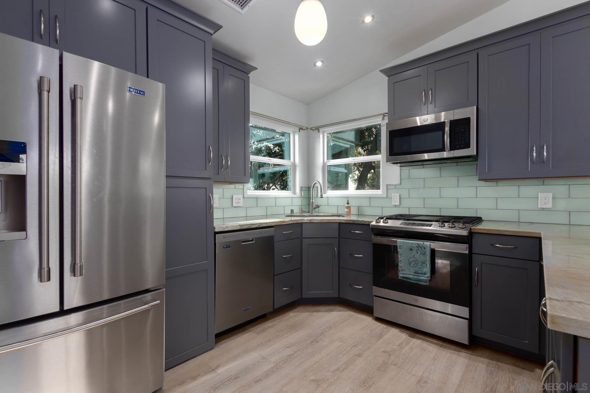 Detail Gallery Image 27 of 50 For 1718-1720  Westinghouse St, San Diego,  CA 92111 - 3 Beds | 3 Baths