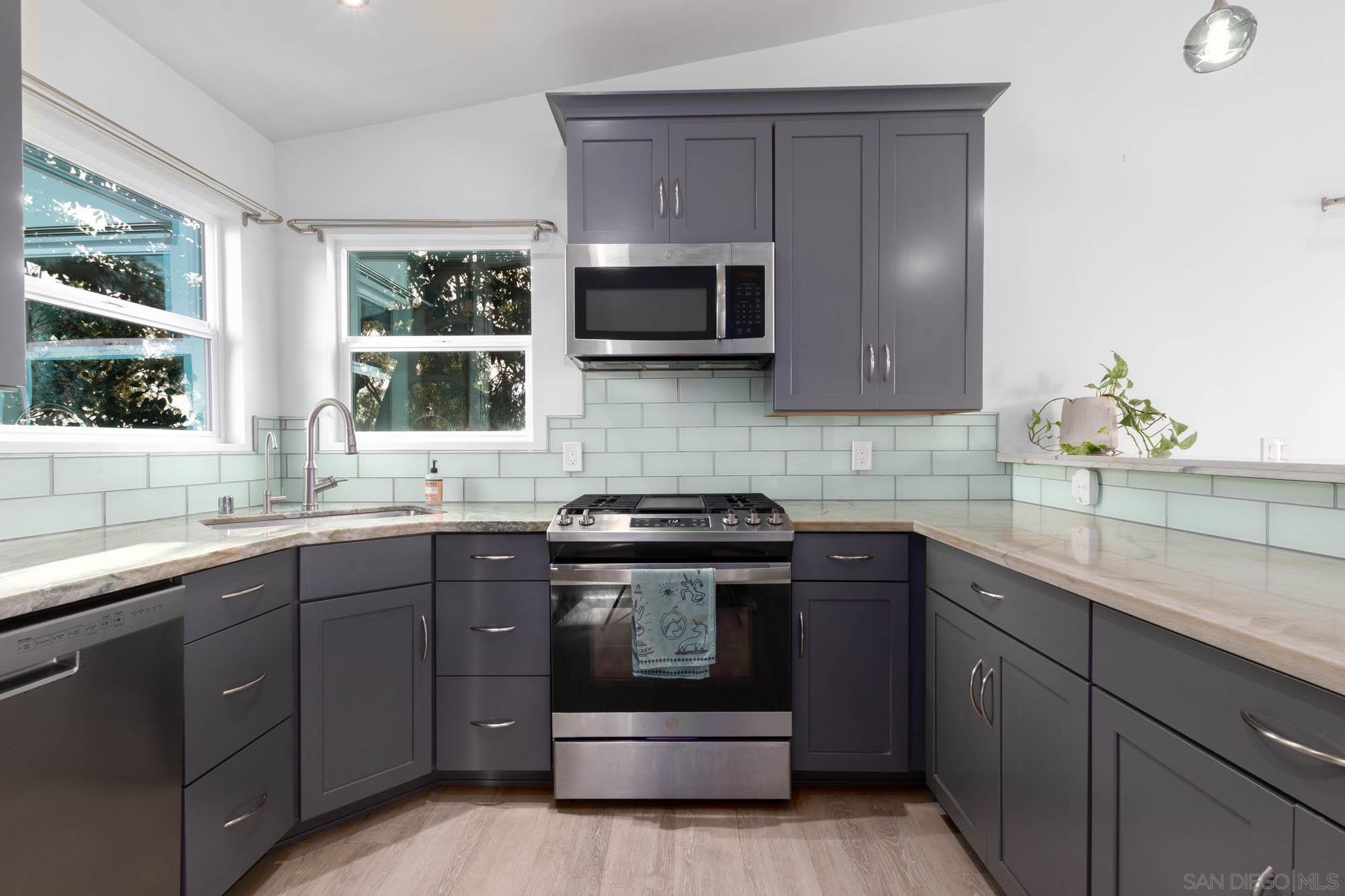 Detail Gallery Image 28 of 50 For 1718-1720  Westinghouse St, San Diego,  CA 92111 - 3 Beds | 3 Baths