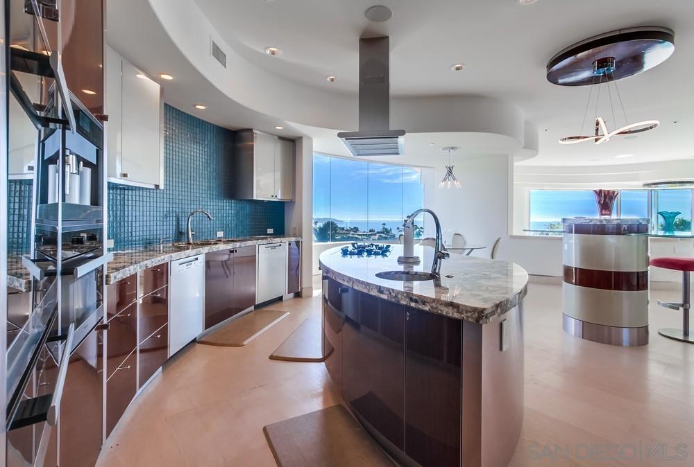 Detail Gallery Image 17 of 62 For 6125  Terryhill Dr, La Jolla,  CA 92037 - 5 Beds | 6/1 Baths