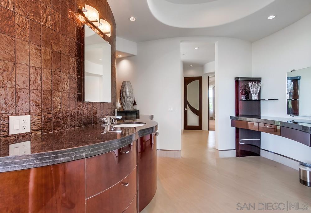 Detail Gallery Image 32 of 62 For 6125  Terryhill Dr, La Jolla,  CA 92037 - 5 Beds | 6/1 Baths