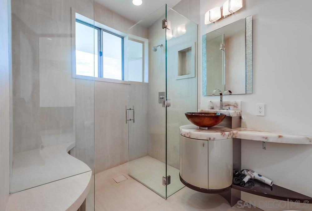 Detail Gallery Image 40 of 62 For 6125  Terryhill Dr, La Jolla,  CA 92037 - 5 Beds | 6/1 Baths