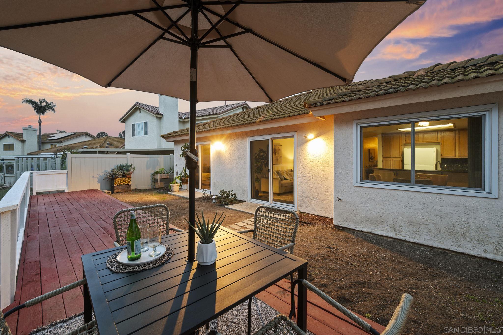 Detail Gallery Image 2 of 38 For 10919  Avenida De Los Lobos, San Diego,  CA 92127 - 3 Beds | 2 Baths