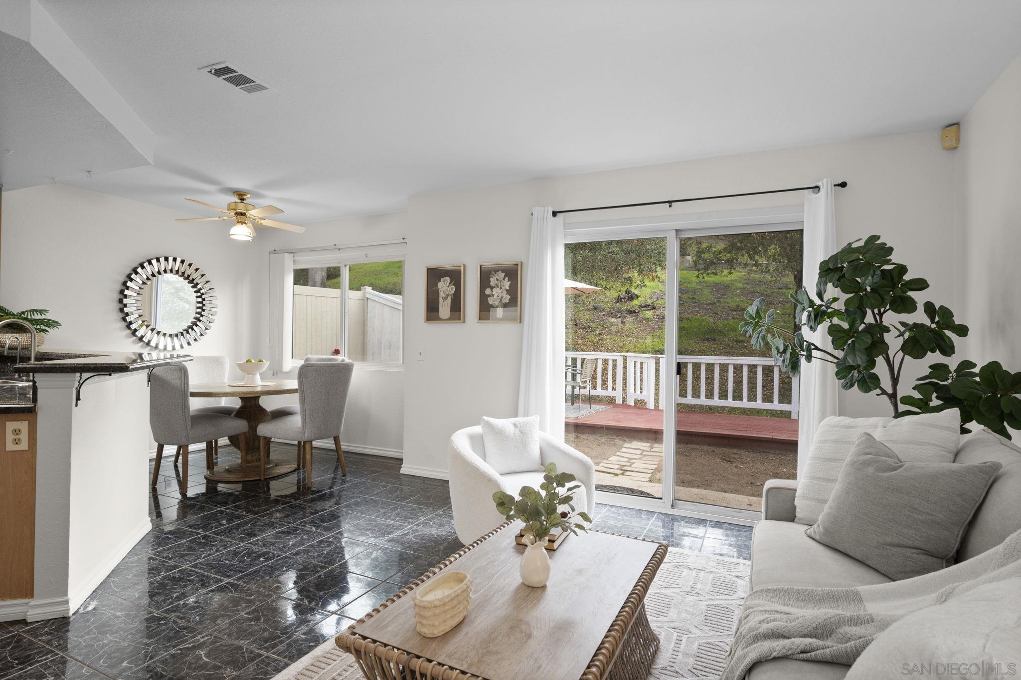 Detail Gallery Image 11 of 38 For 10919  Avenida De Los Lobos, San Diego,  CA 92127 - 3 Beds | 2 Baths