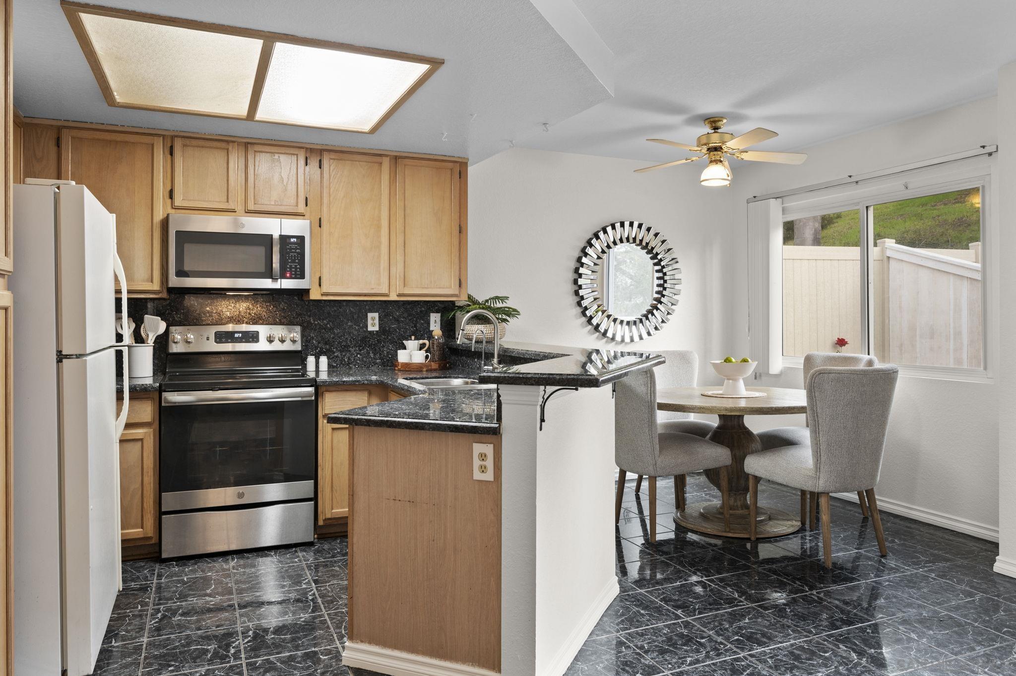 Detail Gallery Image 13 of 38 For 10919  Avenida De Los Lobos, San Diego,  CA 92127 - 3 Beds | 2 Baths