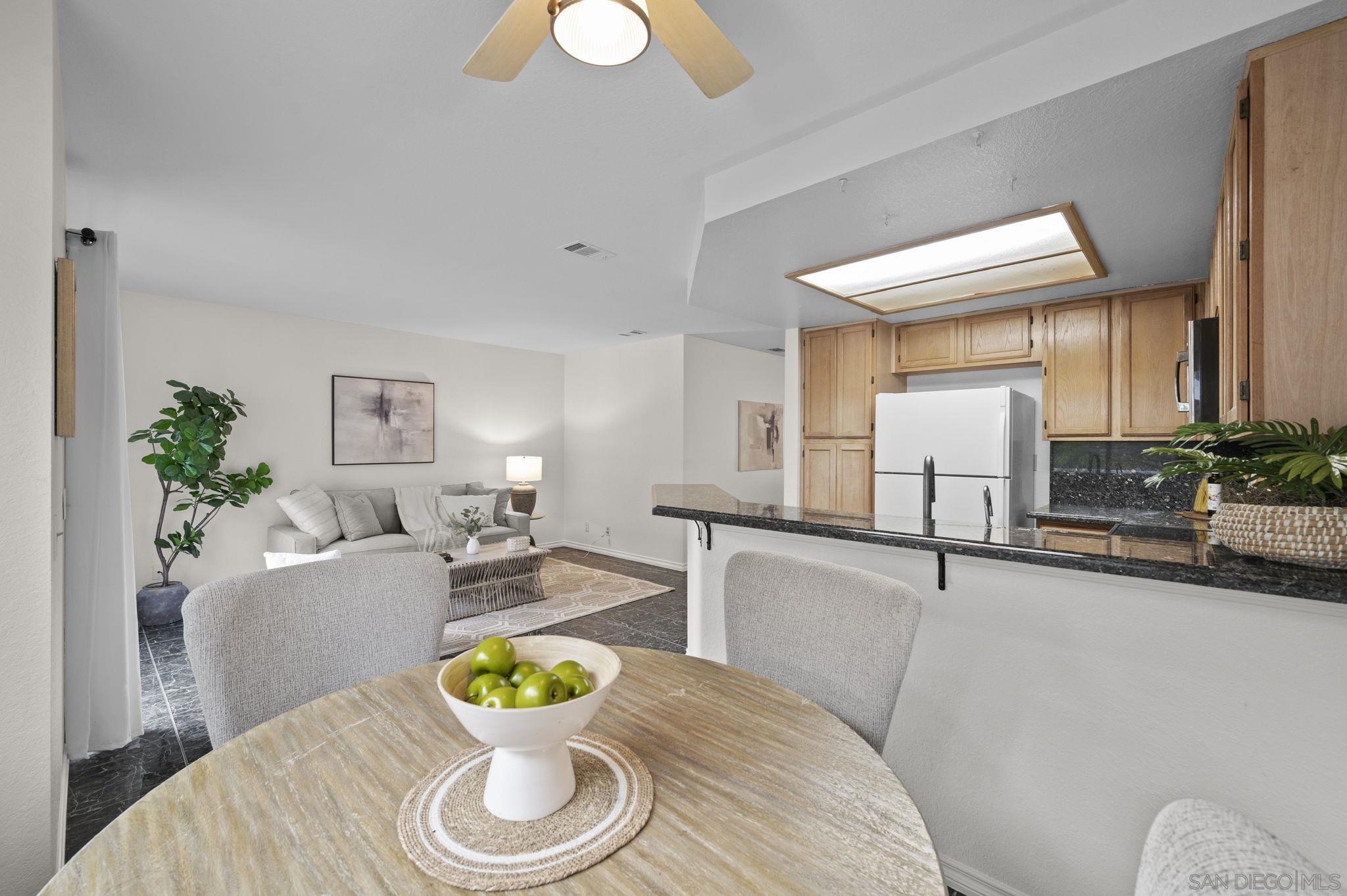 Detail Gallery Image 15 of 38 For 10919  Avenida De Los Lobos, San Diego,  CA 92127 - 3 Beds | 2 Baths