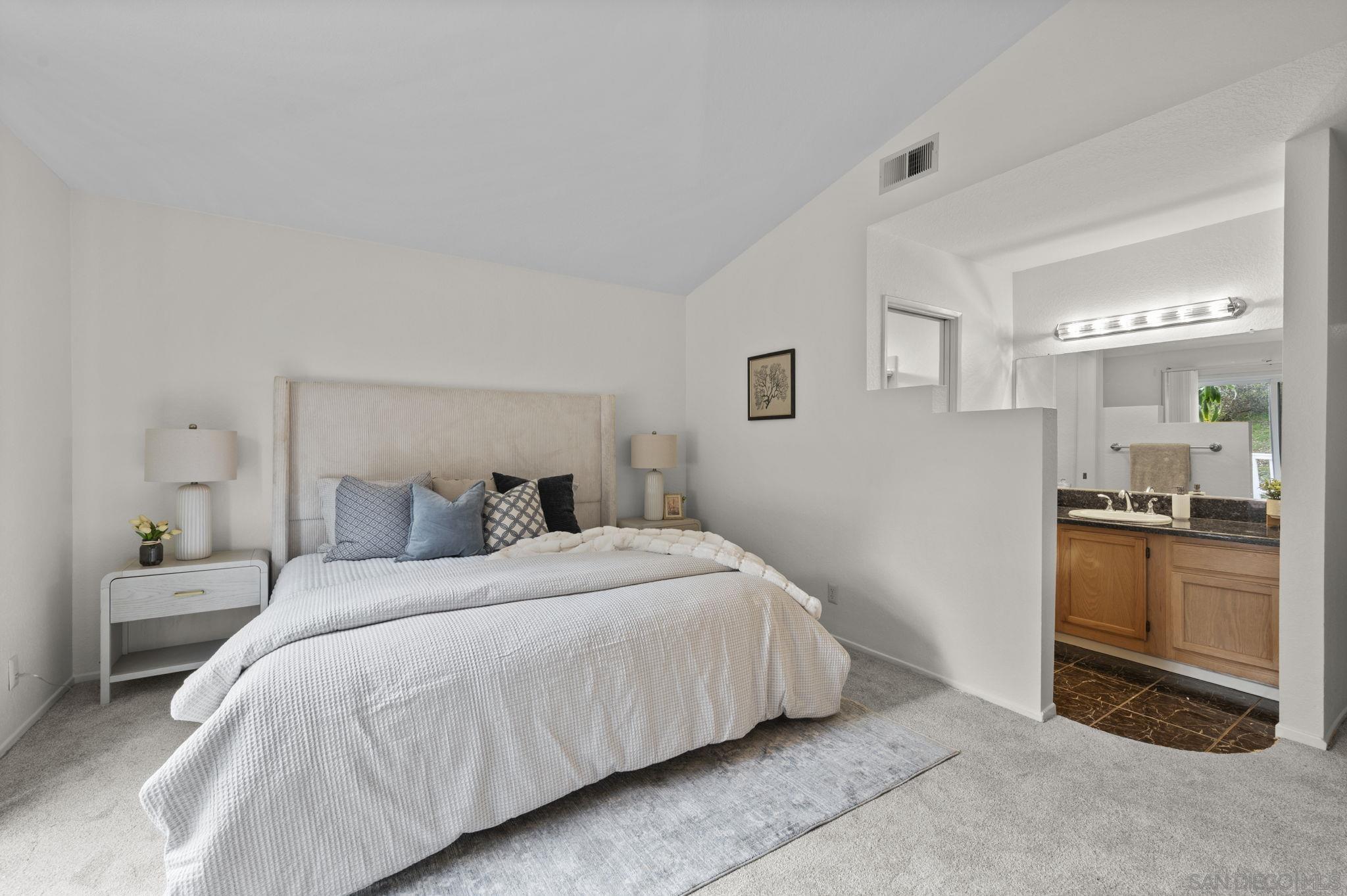 Detail Gallery Image 18 of 38 For 10919  Avenida De Los Lobos, San Diego,  CA 92127 - 3 Beds | 2 Baths