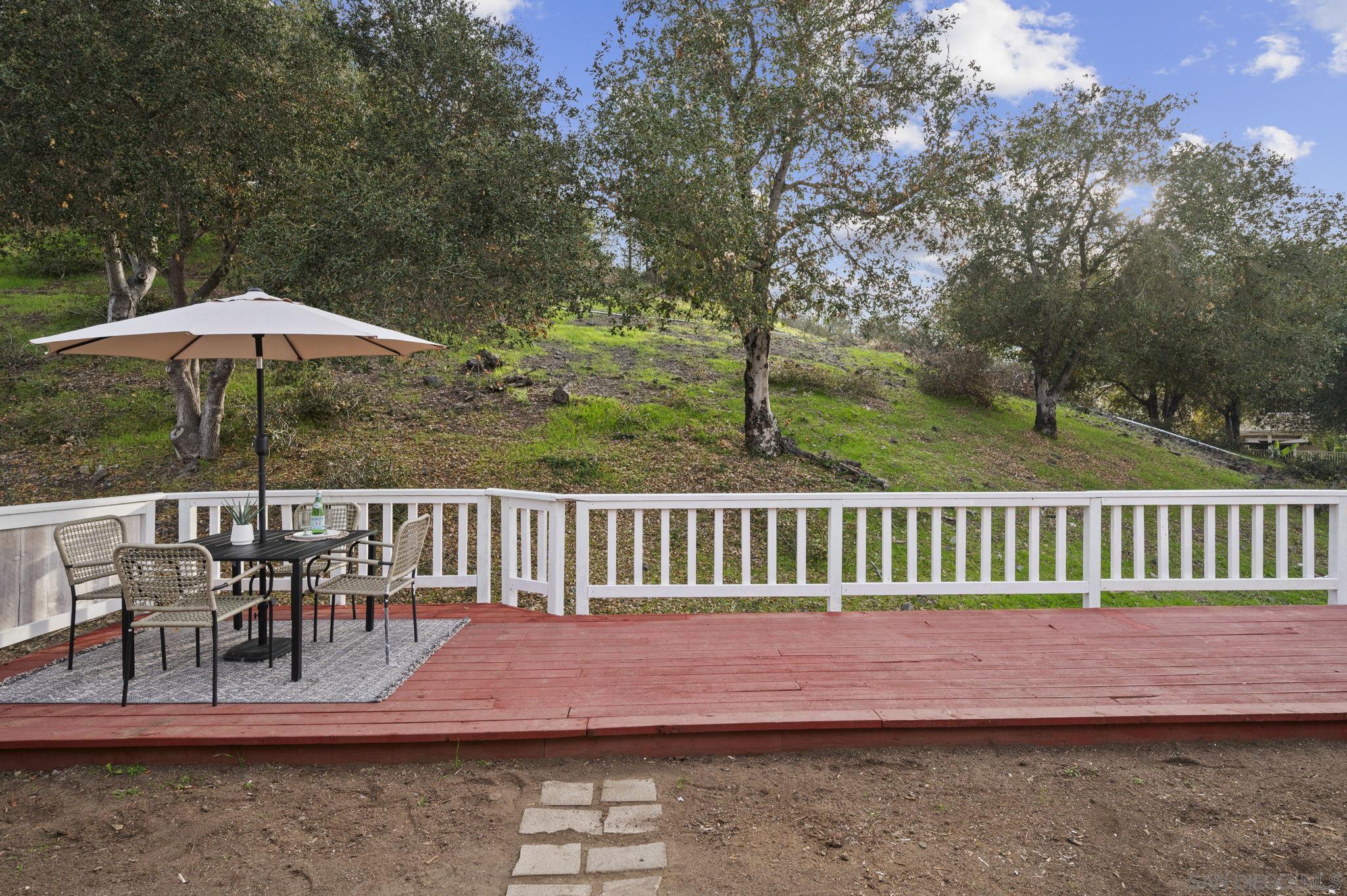 Detail Gallery Image 29 of 38 For 10919  Avenida De Los Lobos, San Diego,  CA 92127 - 3 Beds | 2 Baths