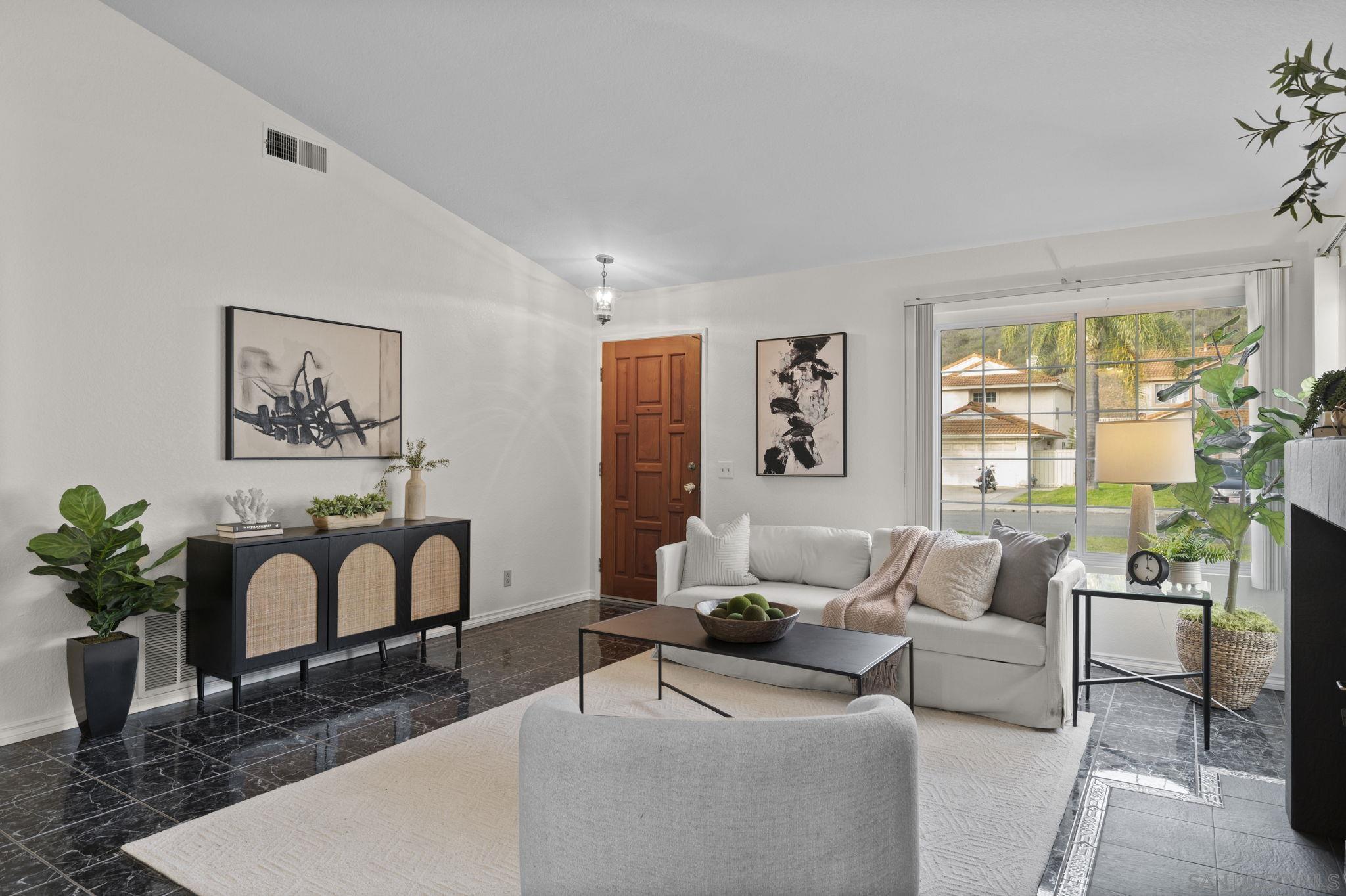 Detail Gallery Image 5 of 38 For 10919  Avenida De Los Lobos, San Diego,  CA 92127 - 3 Beds | 2 Baths