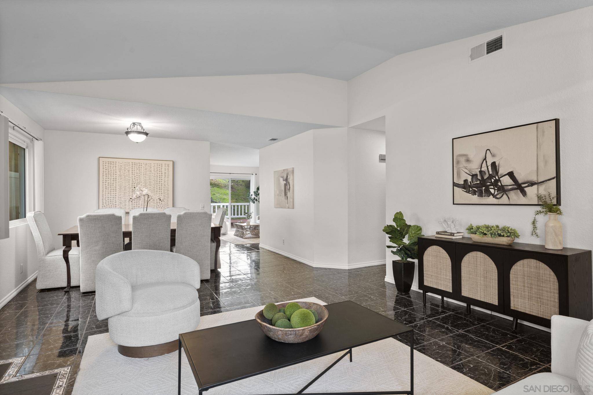 Detail Gallery Image 8 of 38 For 10919  Avenida De Los Lobos, San Diego,  CA 92127 - 3 Beds | 2 Baths