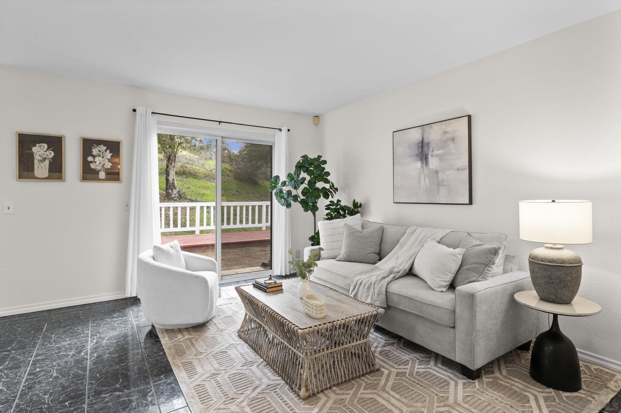 Detail Gallery Image 10 of 38 For 10919  Avenida De Los Lobos, San Diego,  CA 92127 - 3 Beds | 2 Baths