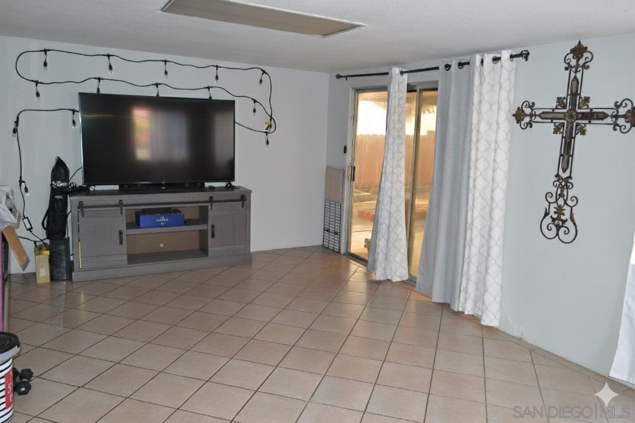 Detail Gallery Image 8 of 21 For 433  Thrush St., Chula Vista,  CA 91911 - 5 Beds | 2 Baths