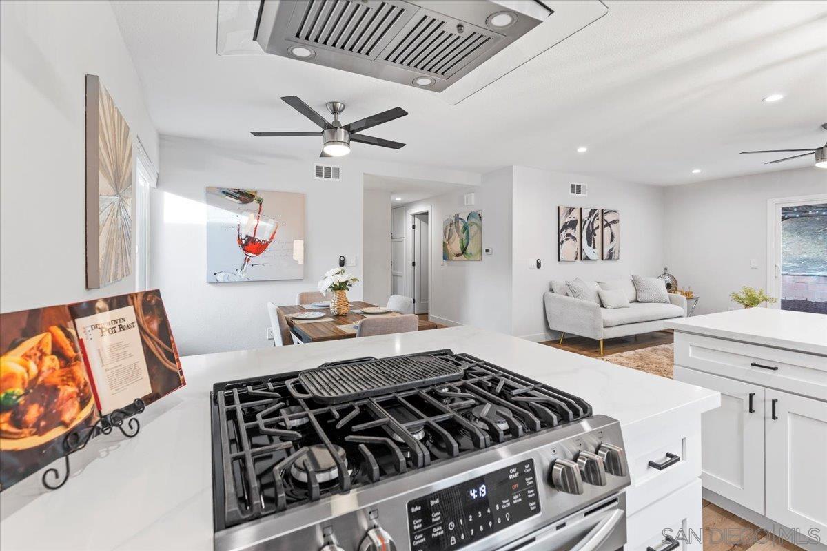 Detail Gallery Image 7 of 37 For 9737  Roe Dr, Santee,  CA 92071 - 4 Beds | 2 Baths