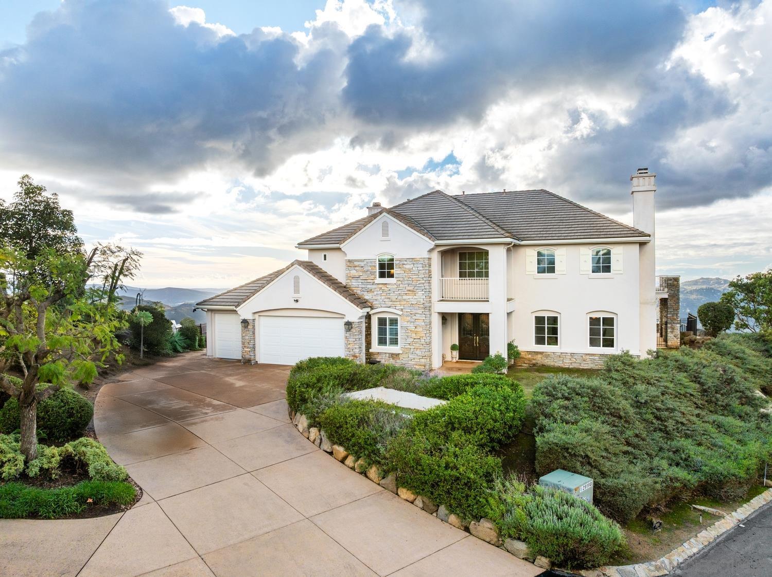 Detail Gallery Image 2 of 63 For 29190  Crystal Ridge Ct, Escondido,  CA 92026 - 5 Beds | 3/1 Baths