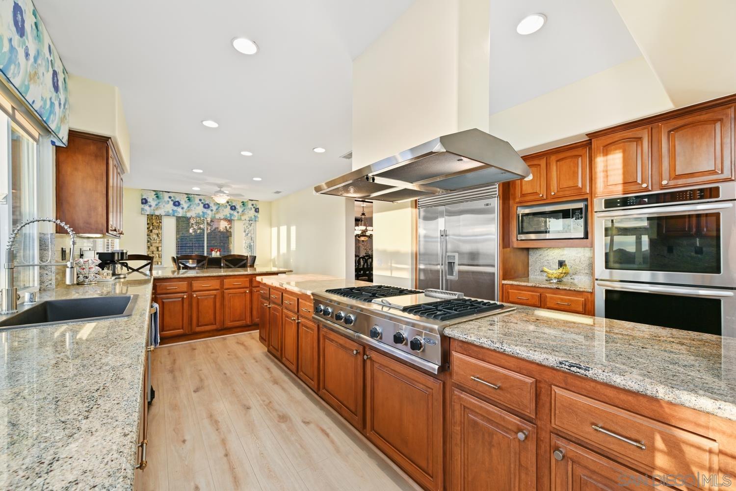 Detail Gallery Image 11 of 63 For 29190  Crystal Ridge Ct, Escondido,  CA 92026 - 5 Beds | 3/1 Baths