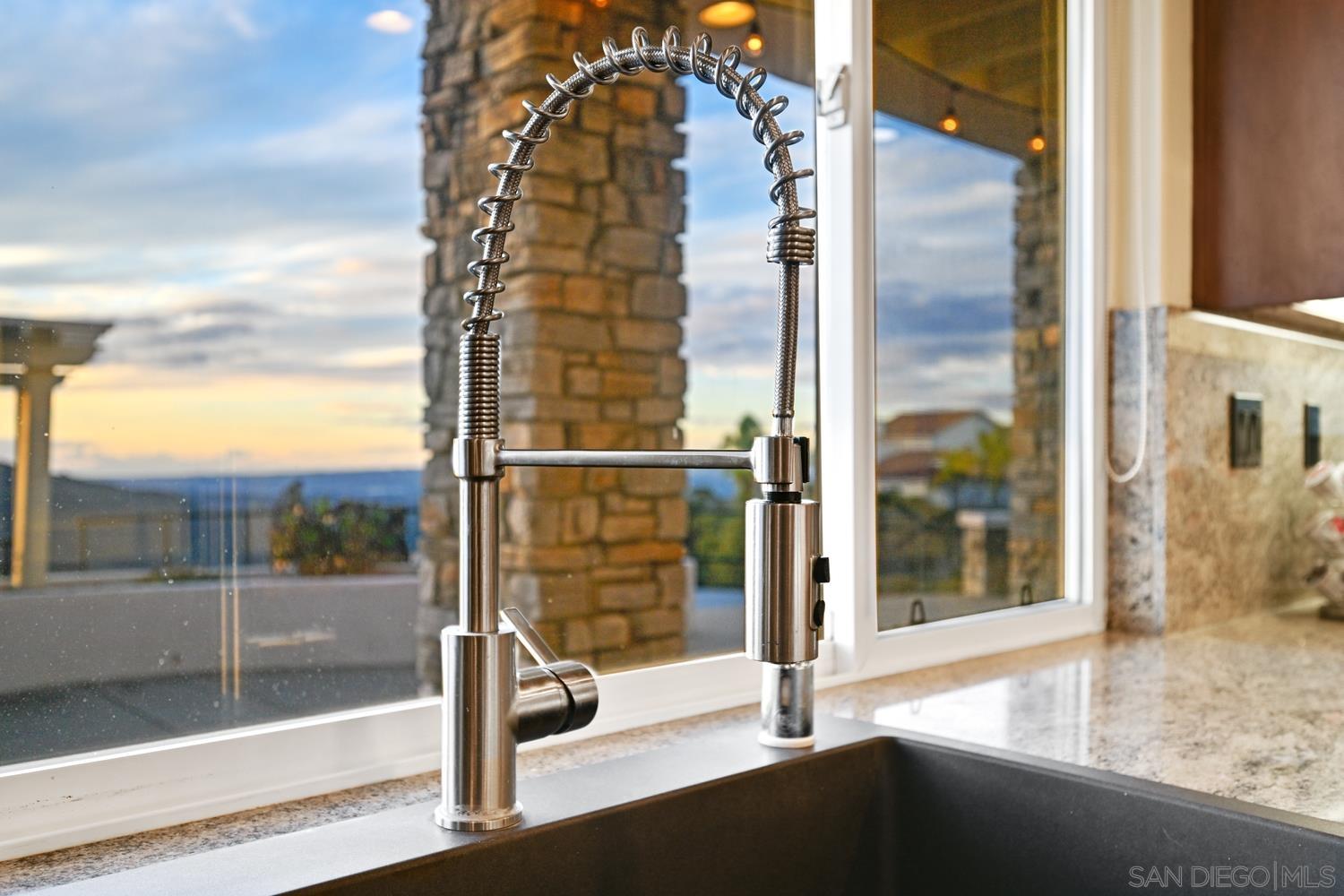 Detail Gallery Image 15 of 63 For 29190  Crystal Ridge Ct, Escondido,  CA 92026 - 5 Beds | 3/1 Baths