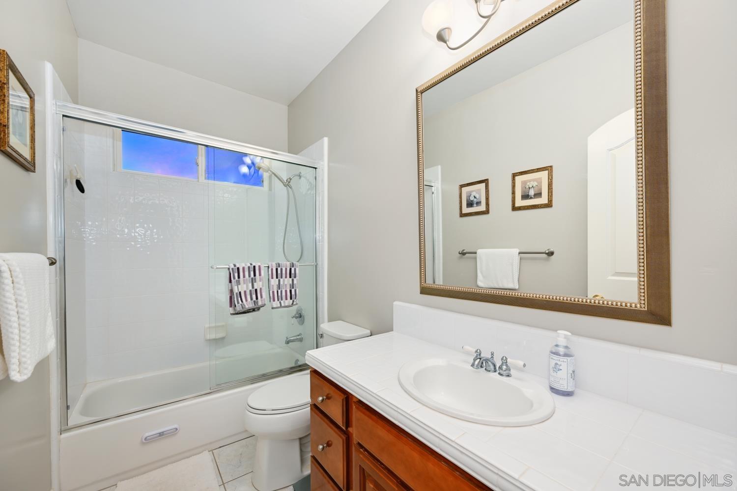 Detail Gallery Image 25 of 63 For 29190  Crystal Ridge Ct, Escondido,  CA 92026 - 5 Beds | 3/1 Baths