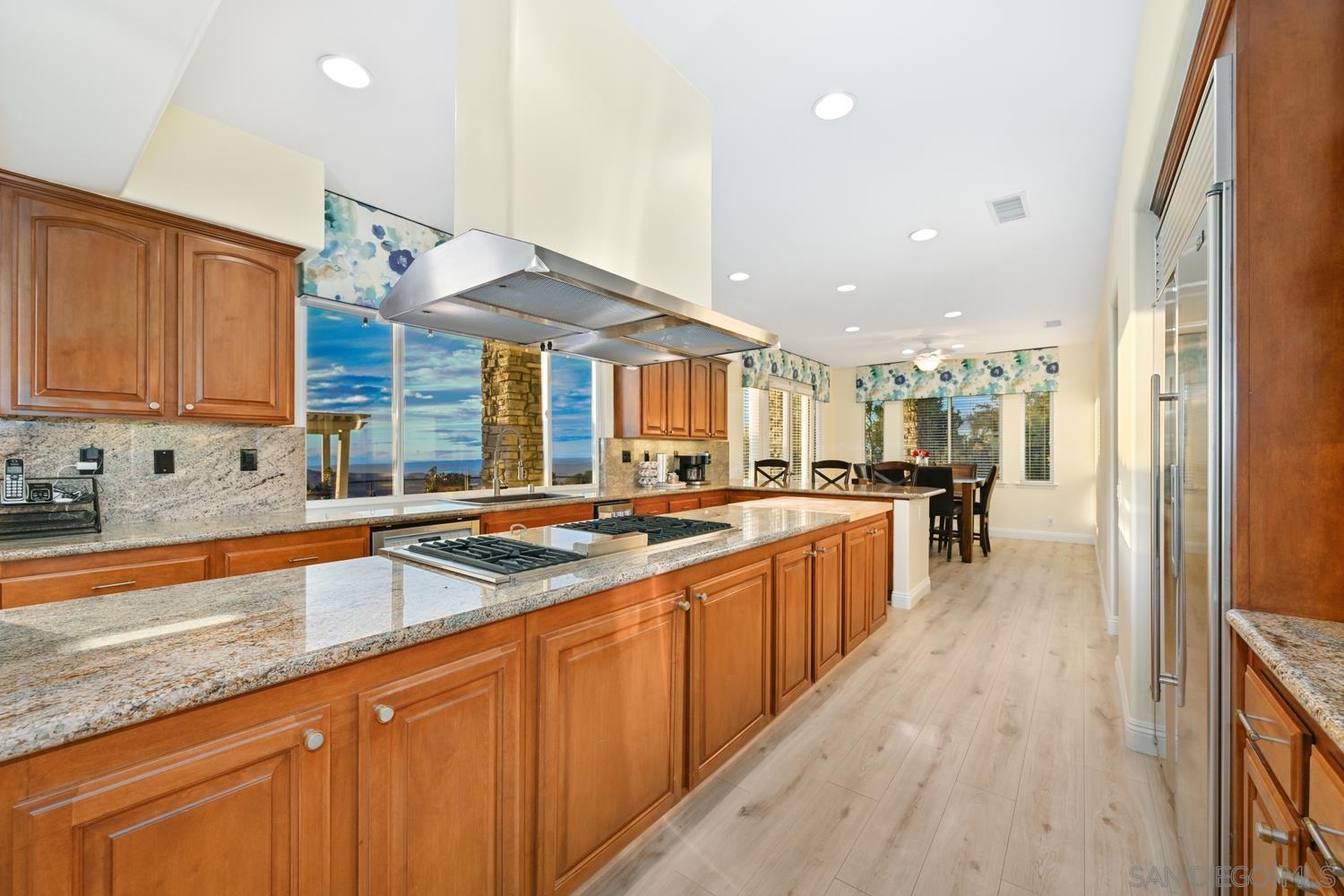 Detail Gallery Image 10 of 63 For 29190  Crystal Ridge Ct, Escondido,  CA 92026 - 5 Beds | 3/1 Baths