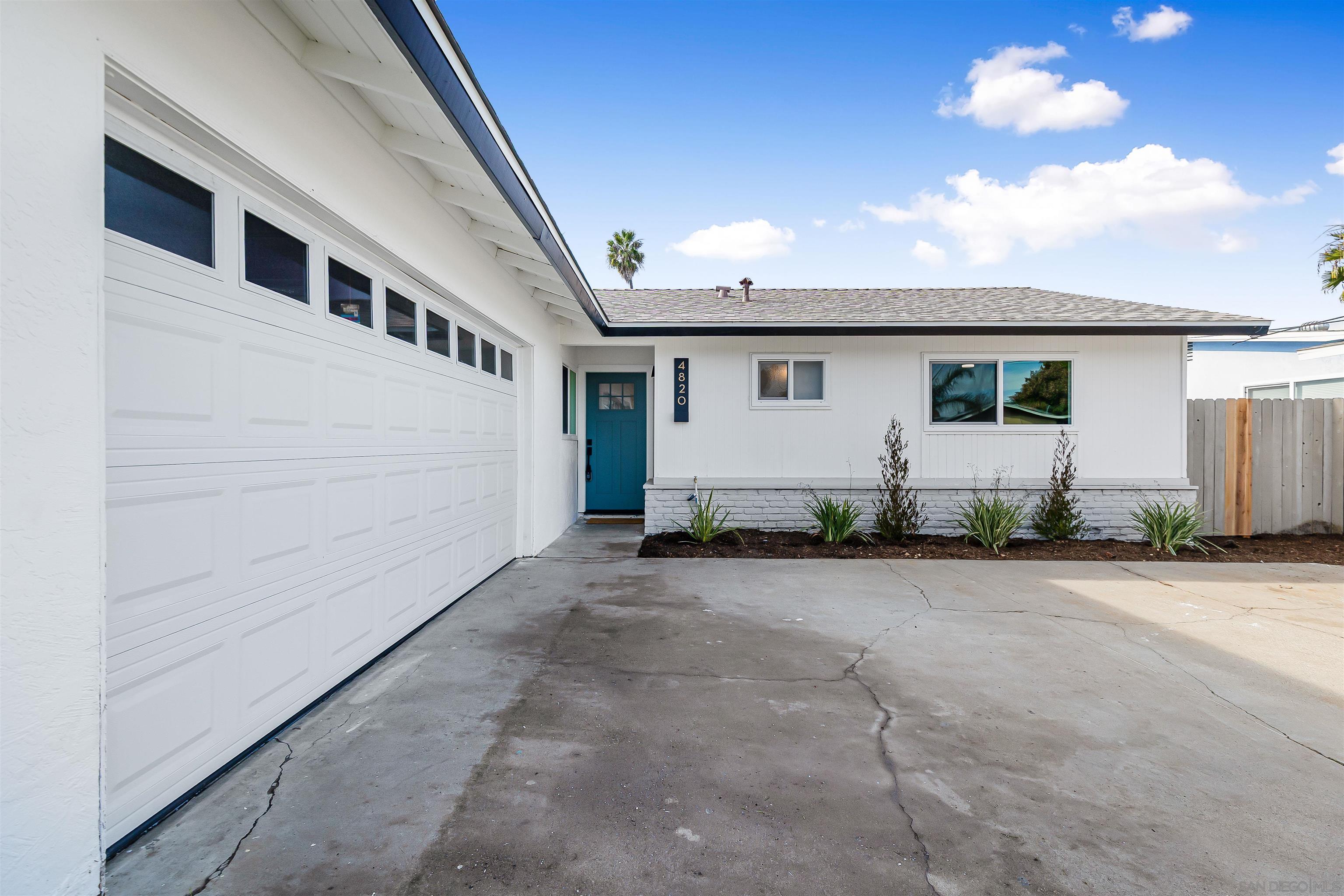 Detail Gallery Image 3 of 28 For 4820  Siesta Dr, Oceanside,  CA 92057 - 3 Beds | 2 Baths