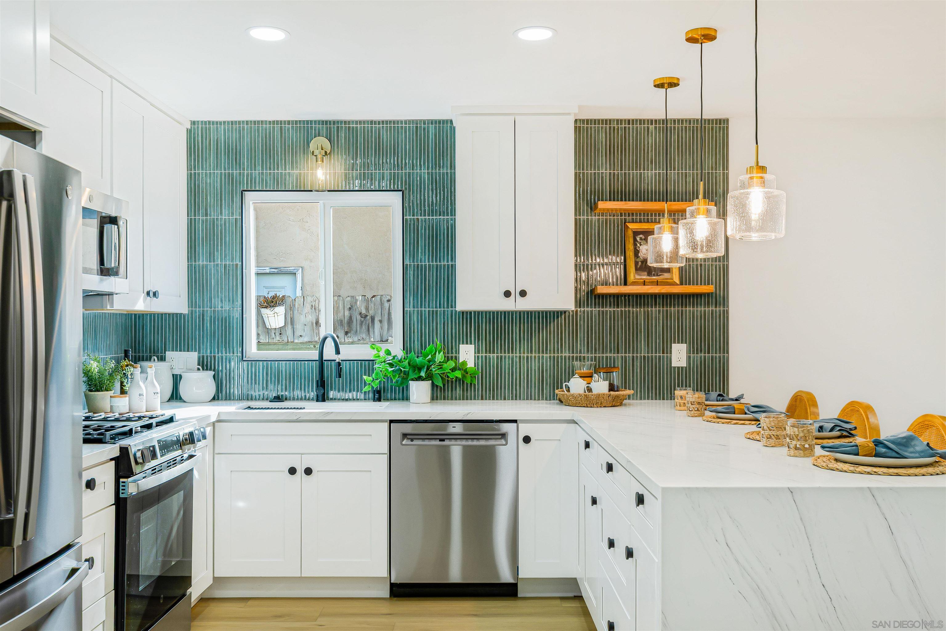 Detail Gallery Image 6 of 28 For 4820  Siesta Dr, Oceanside,  CA 92057 - 3 Beds | 2 Baths