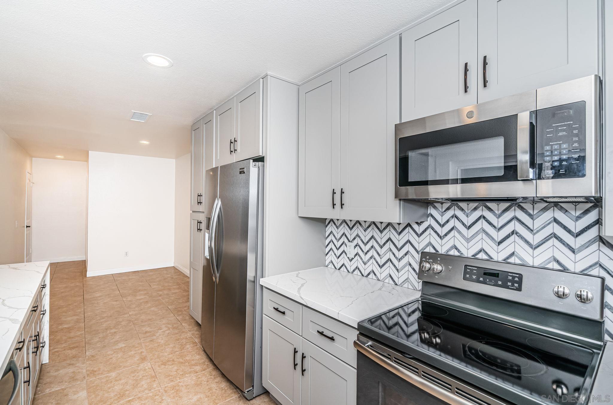 Detail Gallery Image 22 of 26 For 13675  Comuna Dr, Poway,  CA 92064 - 3 Beds | 3 Baths