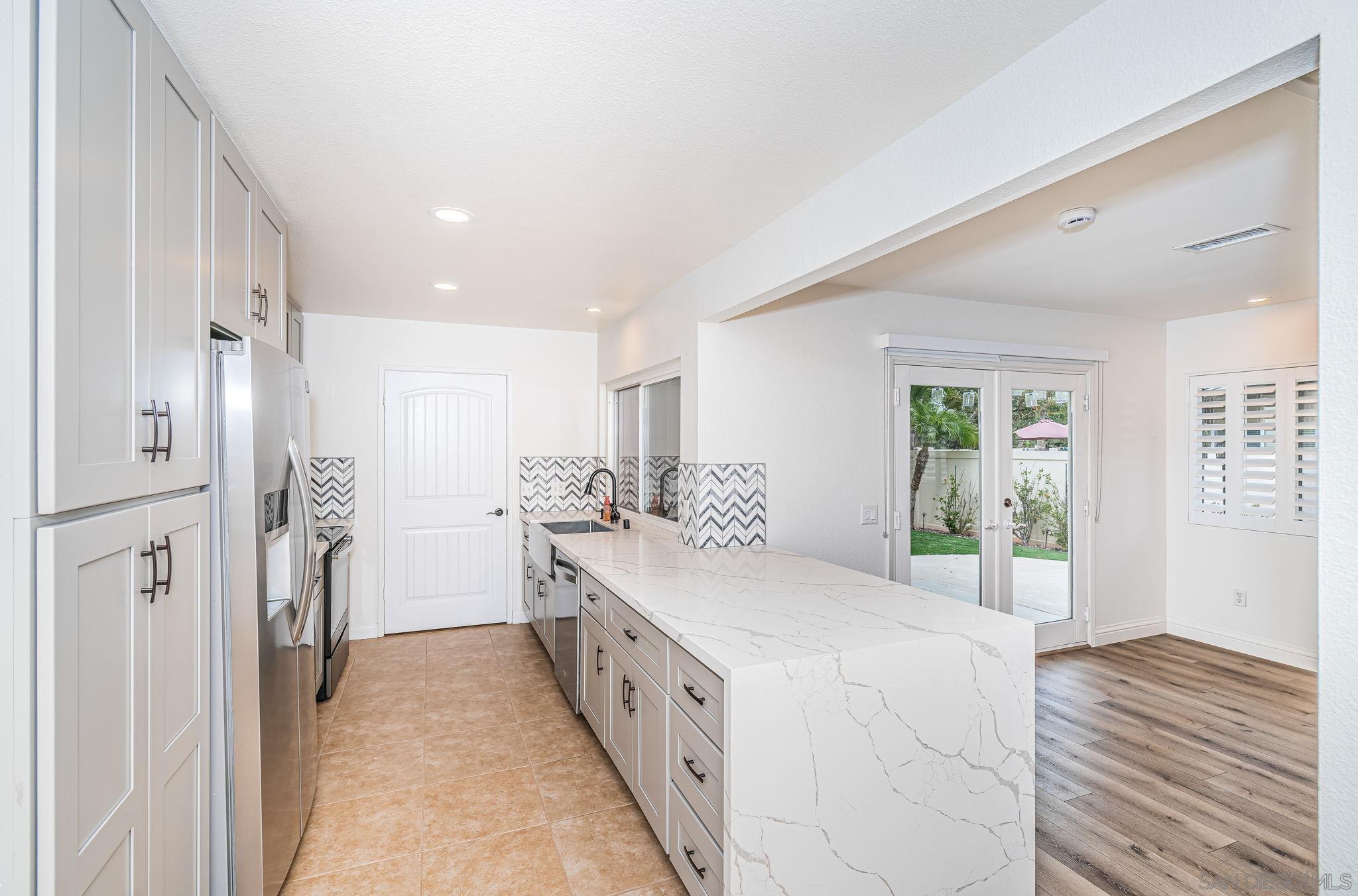 Detail Gallery Image 8 of 26 For 13675  Comuna Dr, Poway,  CA 92064 - 3 Beds | 3 Baths