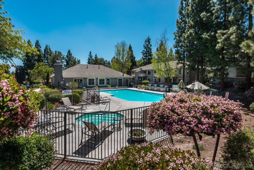 Detail Gallery Image 3 of 12 For 14990  Avenida Venusto  36, San Diego,  CA 92128 - 2 Beds | 1 Baths