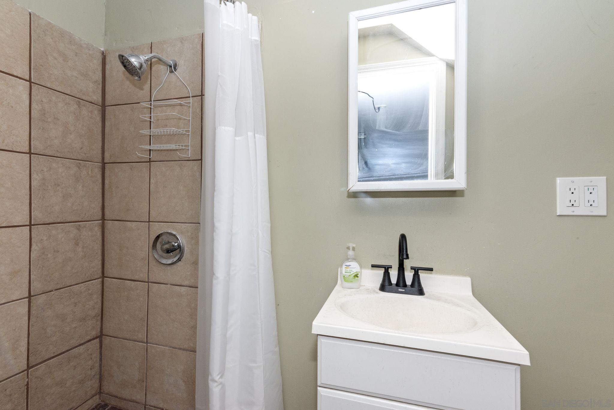 Detail Gallery Image 12 of 35 For 2618  46th St, San Diego,  CA 92105 - 3 Beds | 2 Baths