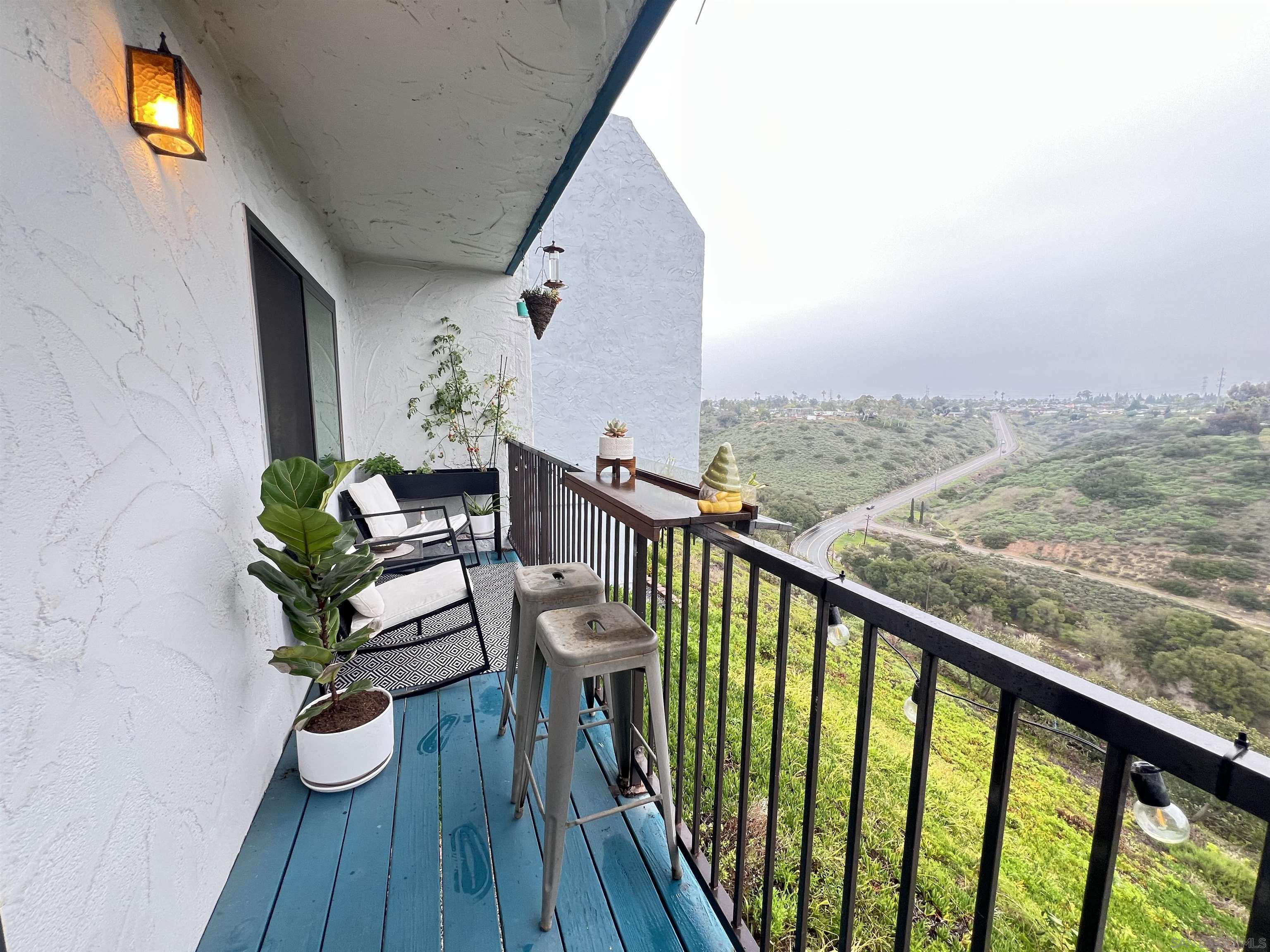 Detail Gallery Image 2 of 17 For 2971  Cowley Way  82, San Diego,  CA 92117 - 2 Beds | 1/1 Baths