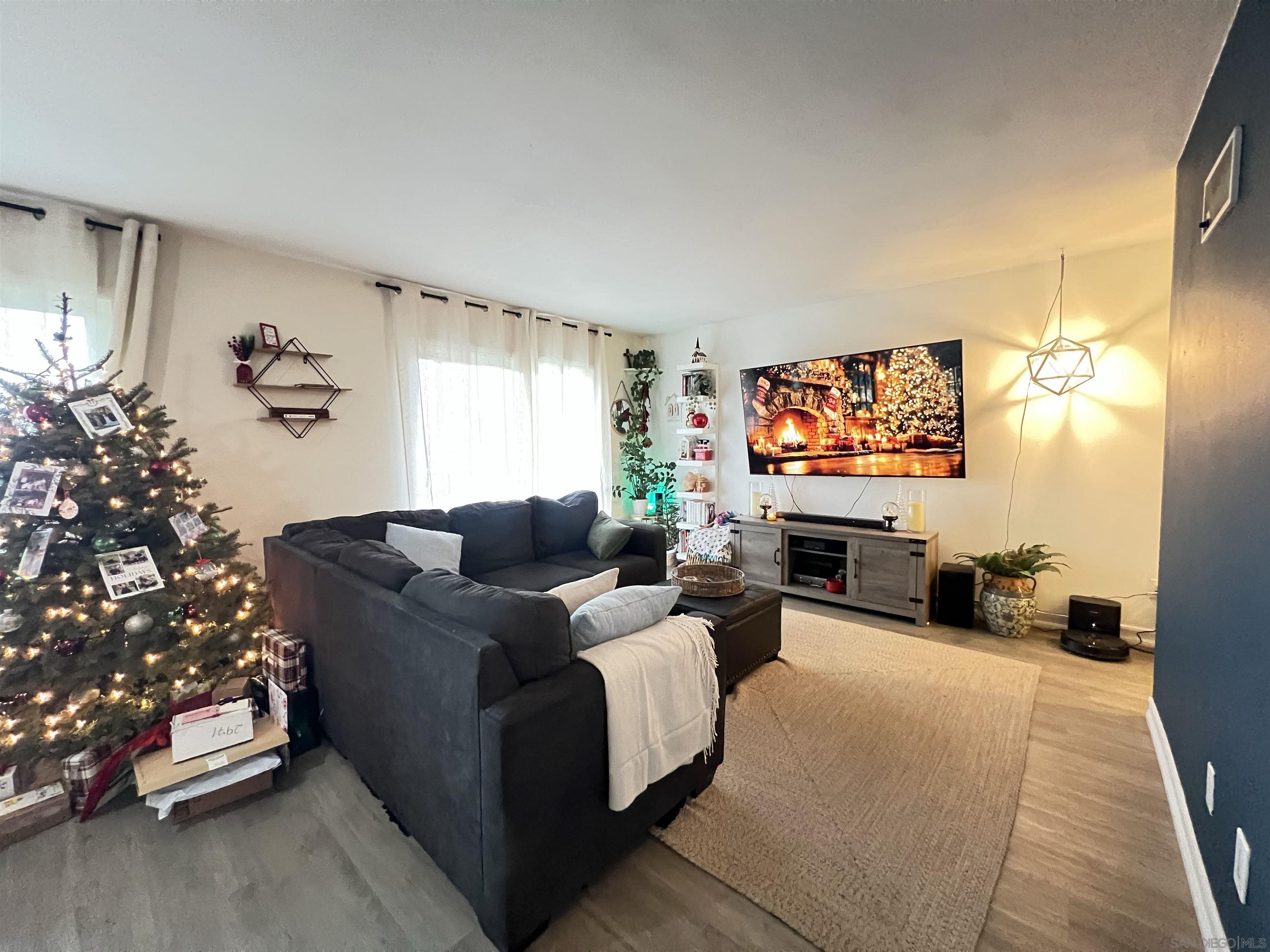 Detail Gallery Image 3 of 17 For 2971  Cowley Way  82, San Diego,  CA 92117 - 2 Beds | 1/1 Baths