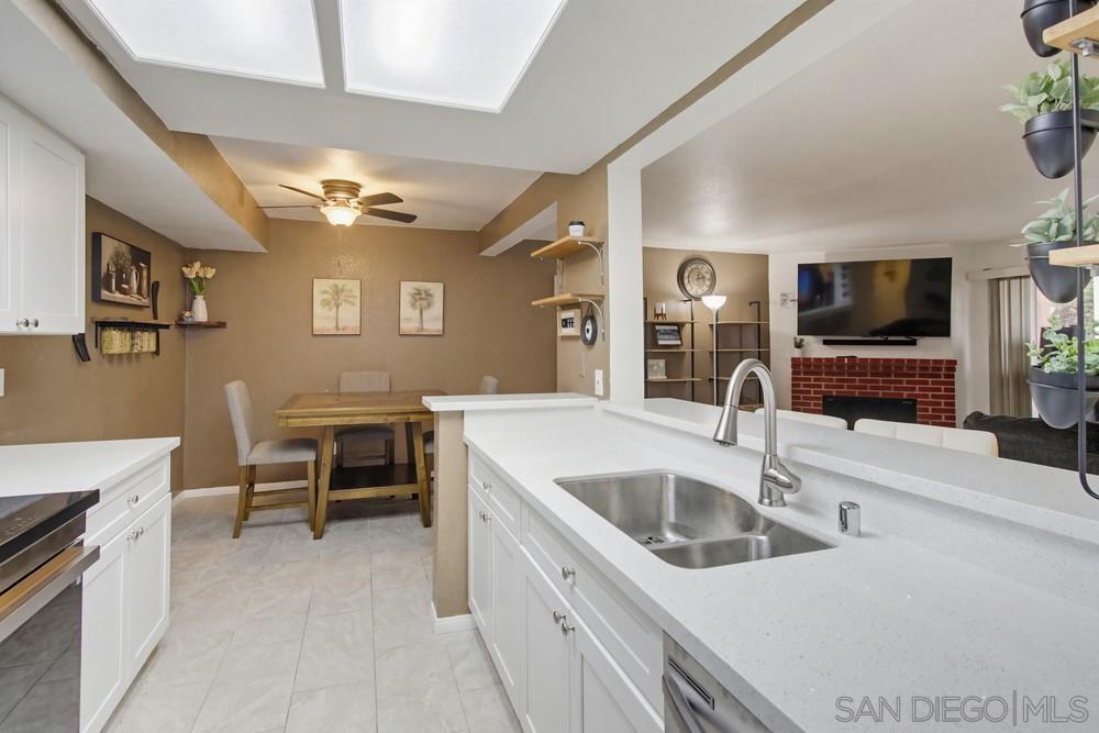 Detail Gallery Image 5 of 27 For 1010 E Washington Ave.  #72,  Escondido,  CA 92025 - 2 Beds | 1 Baths