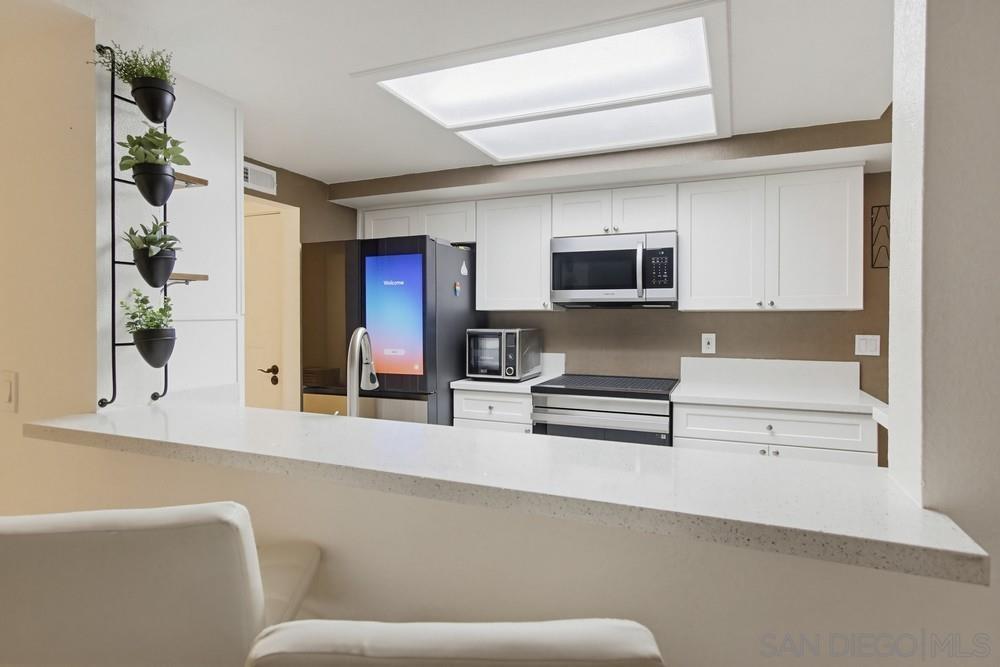 Detail Gallery Image 7 of 27 For 1010 E Washington Ave.  #72,  Escondido,  CA 92025 - 2 Beds | 1 Baths