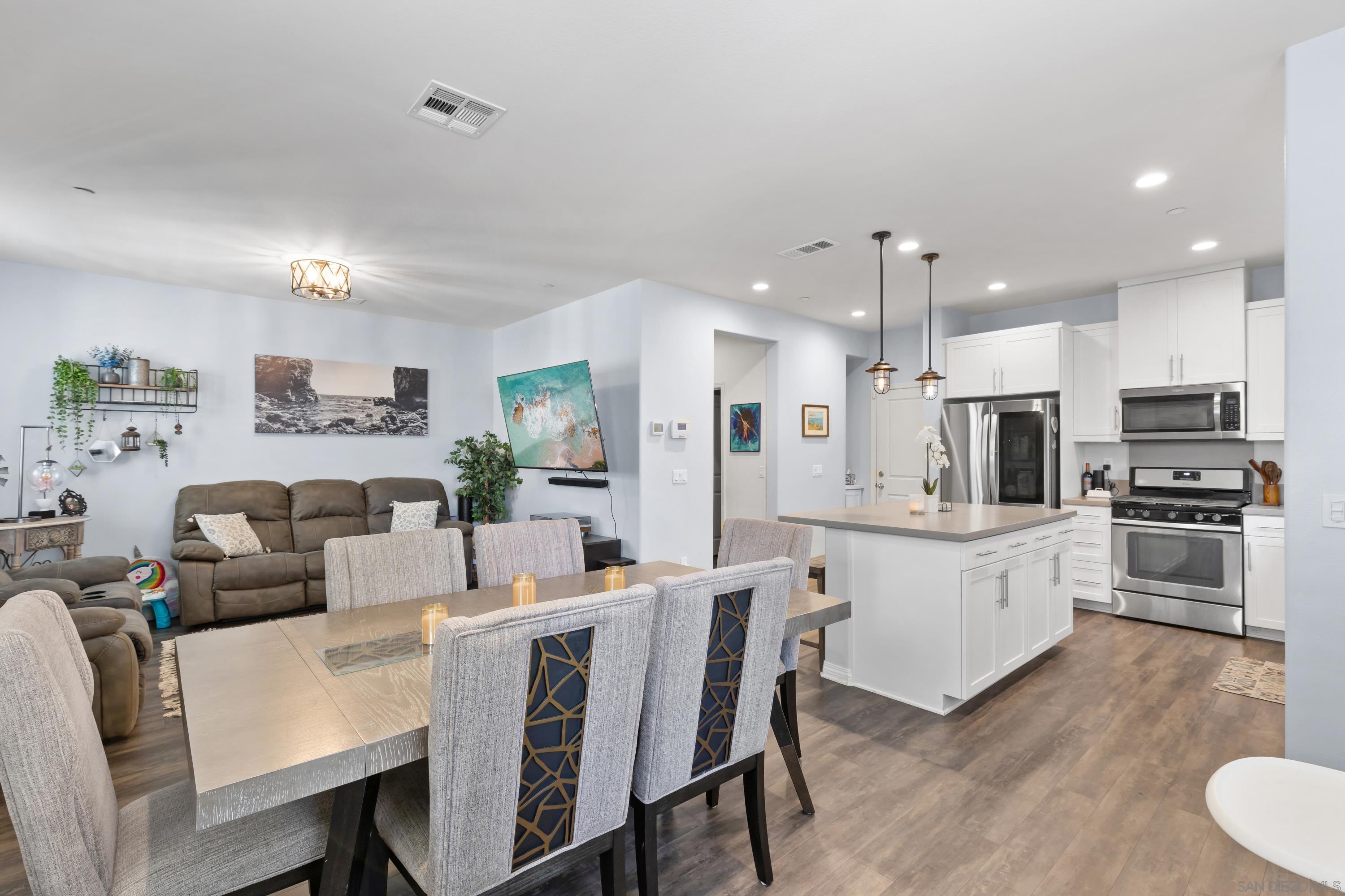 Detail Gallery Image 6 of 25 For 524  Turnstone Ln, Imperial Beach,  CA 91932 - 4 Beds | 3 Baths