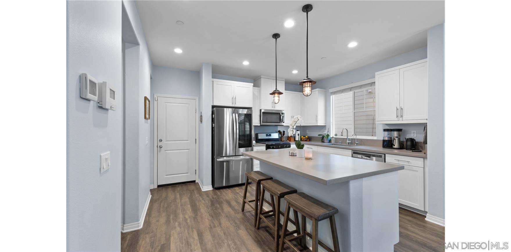 Detail Gallery Image 8 of 25 For 524  Turnstone Ln, Imperial Beach,  CA 91932 - 4 Beds | 3 Baths