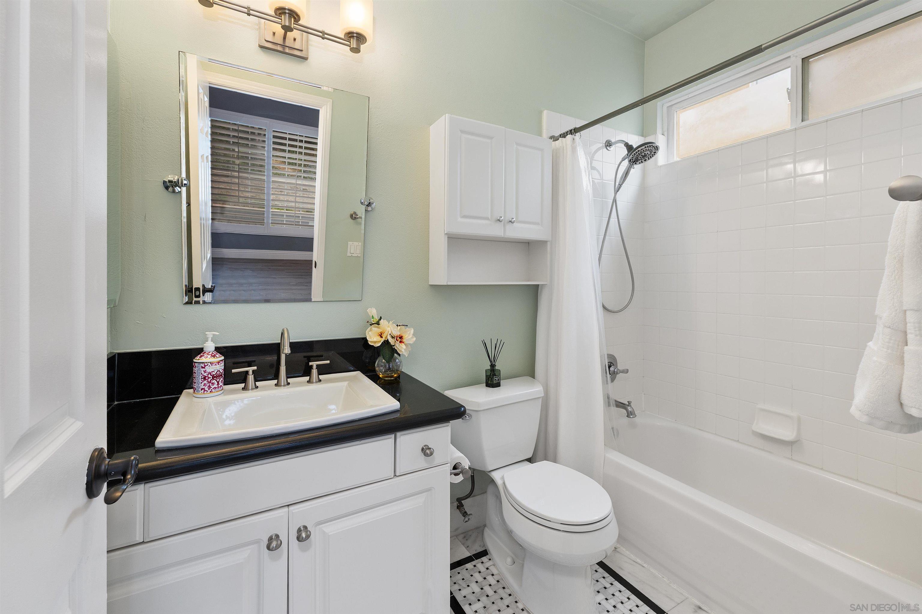 Detail Gallery Image 16 of 32 For 6077  Firwood Row, La Jolla,  CA 92037 - 4 Beds | 3/1 Baths