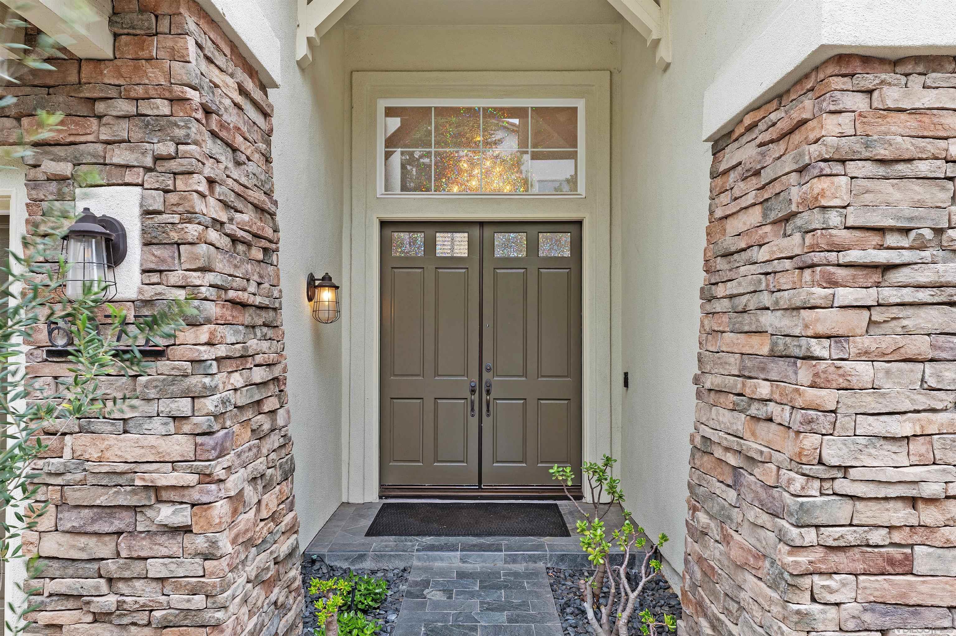 Detail Gallery Image 3 of 32 For 6077  Firwood Row, La Jolla,  CA 92037 - 4 Beds | 3/1 Baths