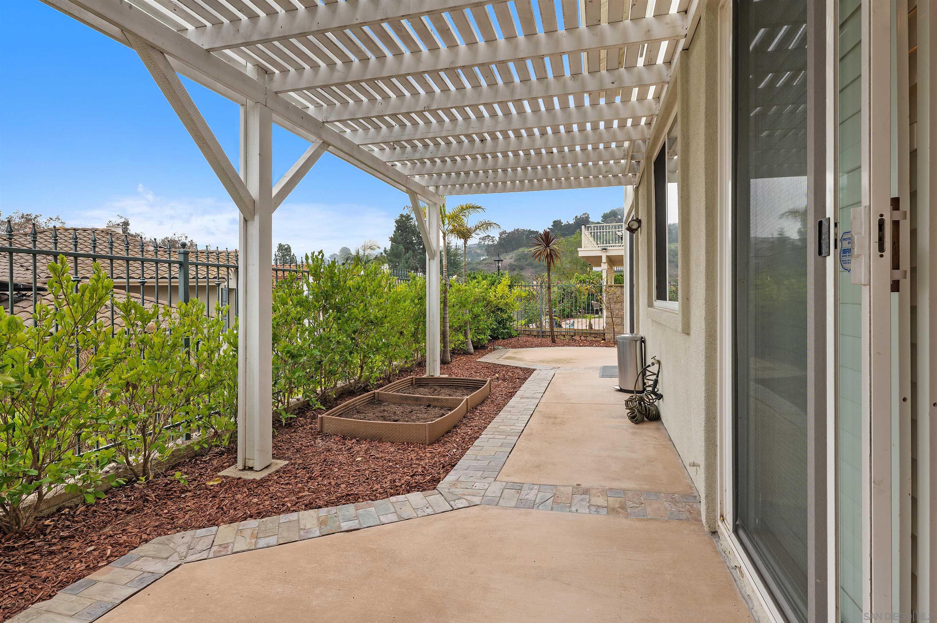 Detail Gallery Image 21 of 32 For 6077  Firwood Row, La Jolla,  CA 92037 - 4 Beds | 3/1 Baths