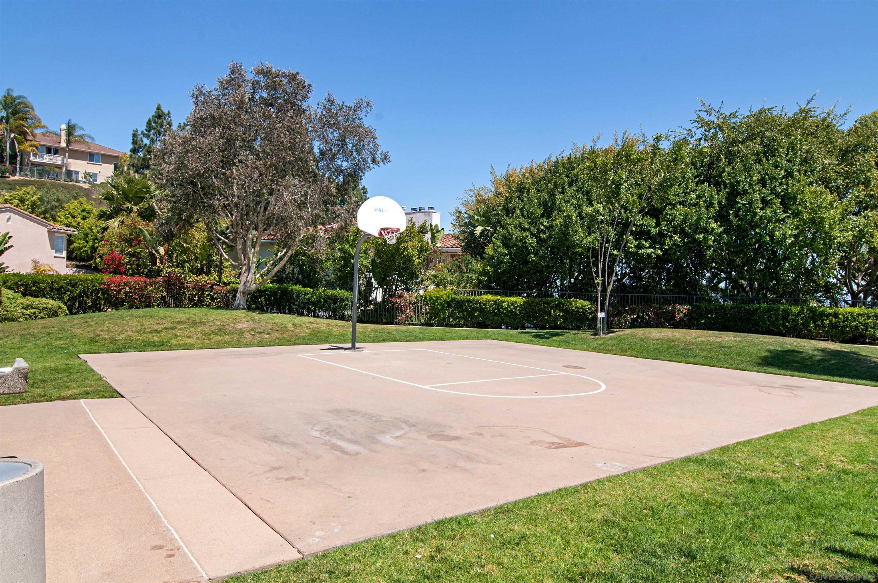 Detail Gallery Image 27 of 32 For 6077  Firwood Row, La Jolla,  CA 92037 - 4 Beds | 3/1 Baths