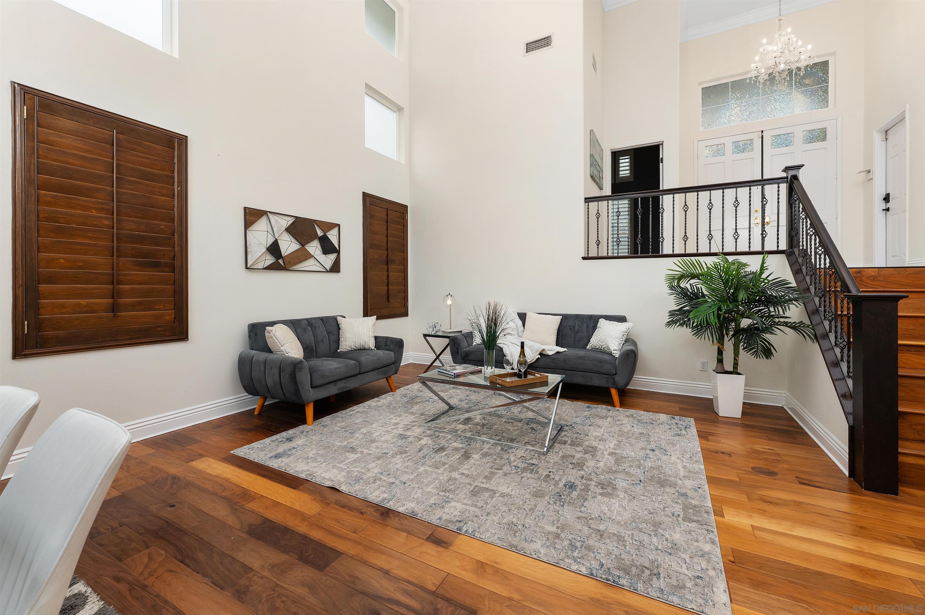 Detail Gallery Image 5 of 32 For 6077  Firwood Row, La Jolla,  CA 92037 - 4 Beds | 3/1 Baths