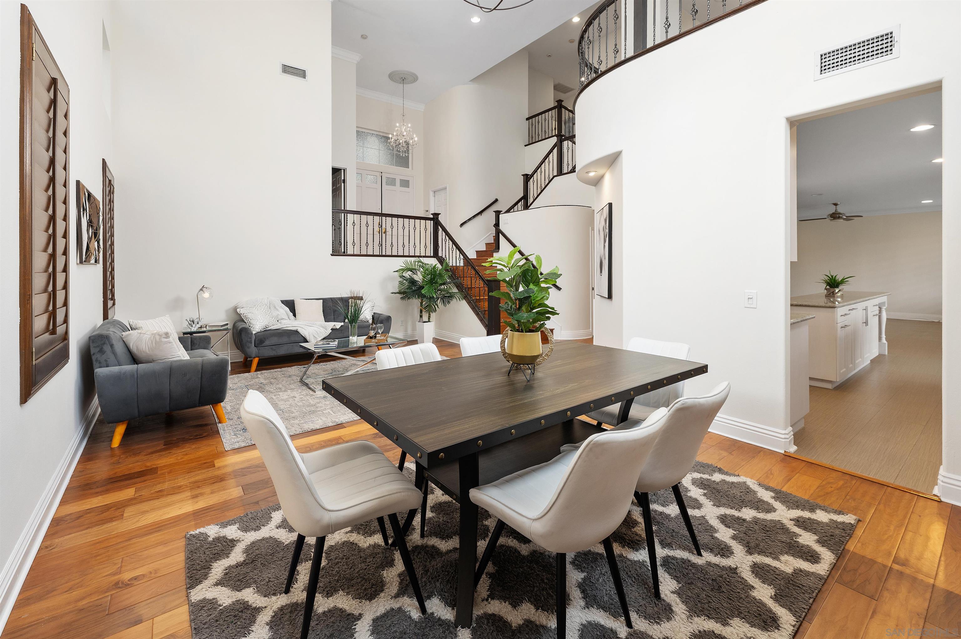 Detail Gallery Image 6 of 32 For 6077  Firwood Row, La Jolla,  CA 92037 - 4 Beds | 3/1 Baths