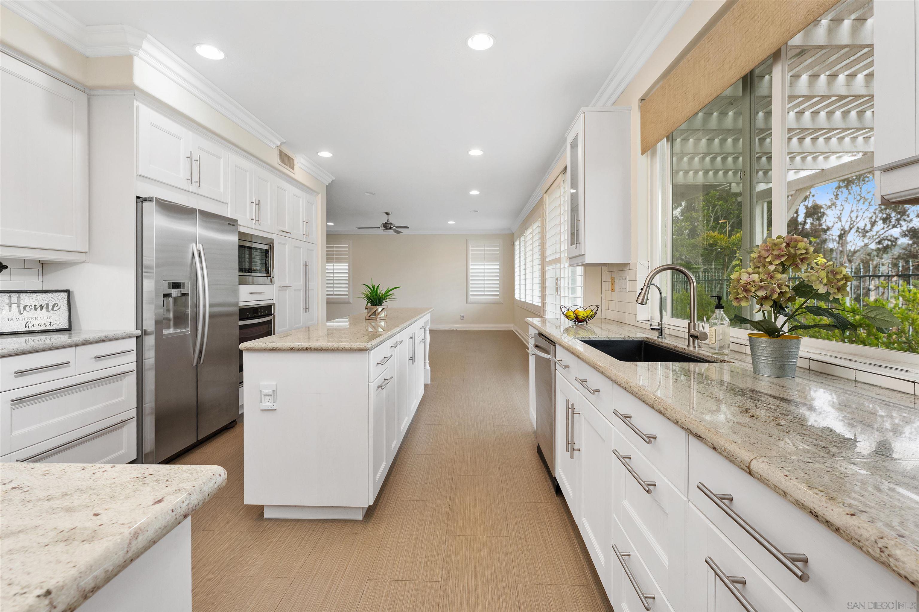 Detail Gallery Image 7 of 32 For 6077  Firwood Row, La Jolla,  CA 92037 - 4 Beds | 3/1 Baths