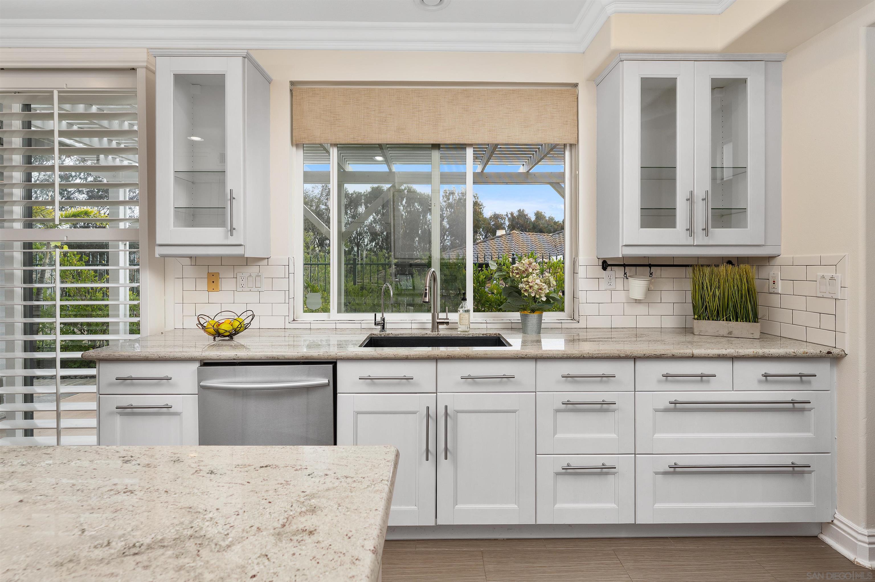 Detail Gallery Image 8 of 32 For 6077  Firwood Row, La Jolla,  CA 92037 - 4 Beds | 3/1 Baths