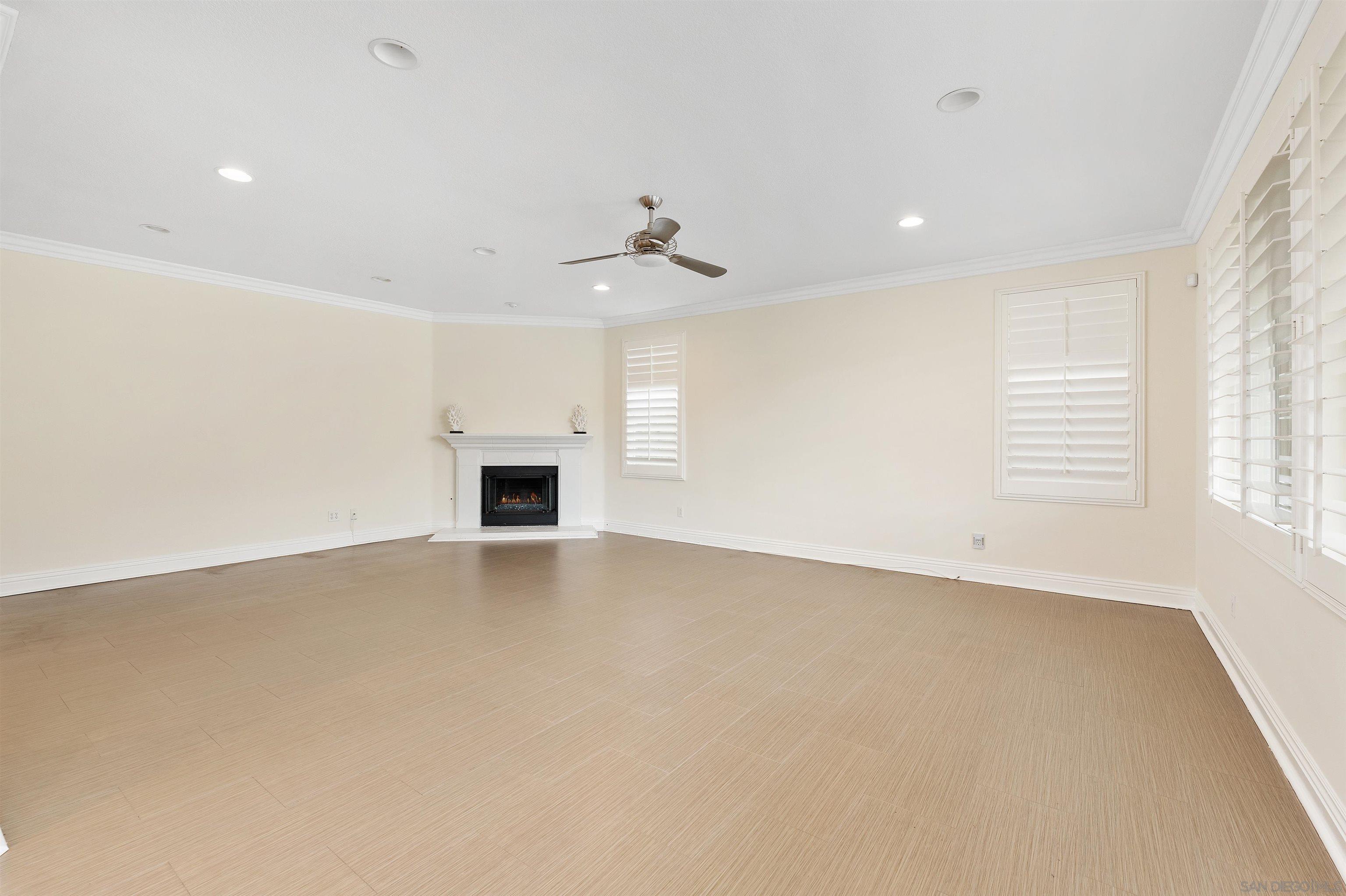 Detail Gallery Image 9 of 32 For 6077  Firwood Row, La Jolla,  CA 92037 - 4 Beds | 3/1 Baths