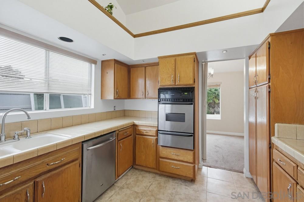 Detail Gallery Image 11 of 34 For 1741  Anza Ave, Vista,  CA 92084 - 5 Beds | 2 Baths